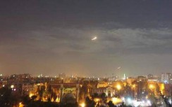 VIDEO: Israel bất ngờ không kích trong đêm, 3 binh sĩ Syria bị thương