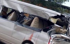 Hiện trường vụ xe tải đâm xe khách khiến 1 người tử vong