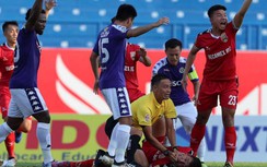Sốc ở V-League: Cầu thủ Bình Dương suýt cắn lưỡi trên sân