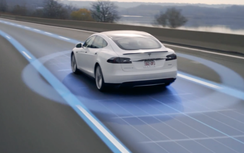 Trải nghiệm hệ thống lái xe tự động hoàn toàn của chiếc xe Tesla