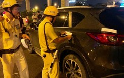 Hàng loạt "ma men" bị CSGT xử lý trên Xa lộ Hà Nội trong đêm
