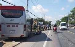 Xe khách tông 2 xe máy, hai người phụ nữ bị thương nặng