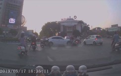 Video: Kinh hoàng xe điên hất tung 3 người đi xe máy tại Hải Dương