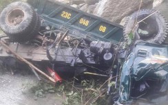 Xe tải lao vực sâu ở Hà Giang, 1 người chết, 2 người bị thương