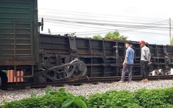 Nguyên nhân bất ngờ khiến tàu hỏa trật bánh ở Nam Định