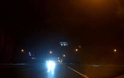 Video: Thách thức thần chết ô tô bật đèn pha đi ngược chiều trên cao tốc