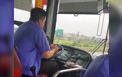 CSGT mời tài xế lái xe buýt bằng khuỷu tay lên làm việc