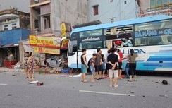 Xe khách lao vào nhà dân sau va chạm ở Nam Định, 1 người tử vong