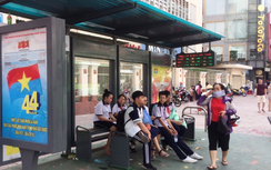 Lắp đặt nhà chờ xe buýt hiện đại 700 triệu đồng ở TP.HCM