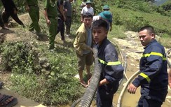 Video: Hiện trường giải cứu nạn nhân mắc kẹt trong hang đá ở Lào Cai