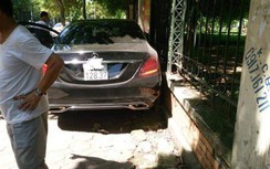 Hà Nội: Nữ tài xế lái Mercedes tông cụ bà đi xe đạp gãy chân