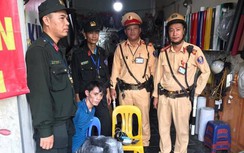 Hà Nội: Cảnh sát chạy bộ khống chế đối tượng mang ma túy trên phố