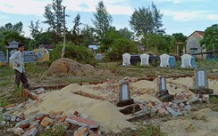Dự án nhà ở Quảng Nam bị tố lừa đảo: Cận cảnh mặt bằng đầy mồ mả đã rao bán