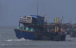 Hai ngư dân bị dây kéo lưới gạt rơi xuống biển, 1 chết và 1 mất tích