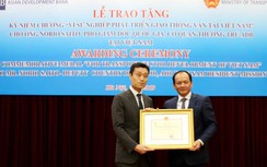 Phó giám đốc quốc gia ADB Việt Nam nhận Kỷ niệm chương GTVT