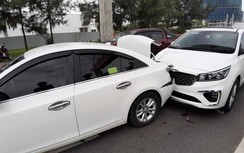 Tai nạn liên hoàn giữa 3 ô tô, cửa ngõ Đà Nẵng - Quảng Nam ùn tắc