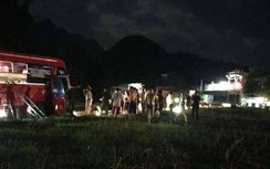 Xe khách đấu đầu xe tải, 3 người chết, 37 người bị thương ở Hòa Bình