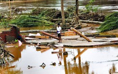 Tác nghiệp ở tâm lũ vỡ đập thủy điện Nam Lào