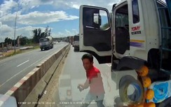 Video: Chưa xảy ra va chạm, tài xế xe tải đã dùng cờ lê "xử lý" đồng nghiệp