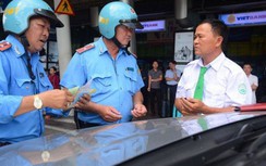 Xử phạt nhiều xe hợp đồng vi phạm ở khu vực sân bay Tân Sơn Nhất