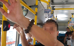 Hà Nội: Gã đàn ông hành động phản cảm trên xe buýt bị tạm giữ