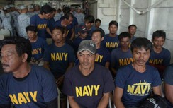 Ngư dân Philippines tặng thủy thủ tàu cá Việt Nam chú chó Jimboy