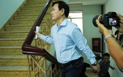 Video: Cận cảnh bị cáo Nguyễn Hữu Linh chạy thục mạng trốn phóng viên