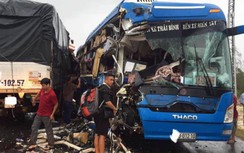 Xe khách đấu đầu xe tải ở Quảng Bình, nhiều người bị thương