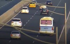 Phạt 5,5 triệu, tước GPLX tài xế dừng xe trên cao tốc Hà Nội- Hải Phòng