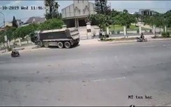 Video: Hãi hùng xe tải "hổ vồ" nuốt người trong nháy mắt tại Đồng Nai