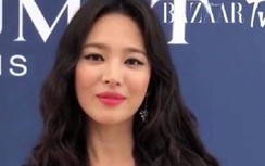 Hậu ly hôn, Song Hye Kyo lộ diện với khuôn mặt sắc sảo, son môi tô đậm