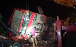 Truy nhanh dữ liệu xe giường nằm bất ngờ đâm xe tải, bị lật ở Đắk Lắk