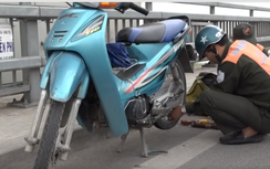 Video: Chuyện về đội "phản ứng nhanh" trên cầu Nhật Tân, Hà Nội