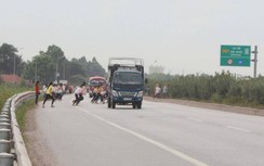 Video: Công nhân vẫn "trêu ngươi" tử thần cao tốc Hà Nội-Bắc Giang