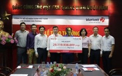 Tài xế nghèo ở Nghệ An bất ngờ thành tỷ phú khi trúng thưởng Vietlott