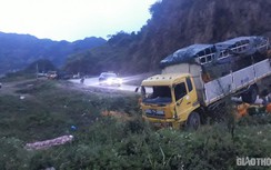 Tai nạn giao thông ở Hòa Bình: Người phụ nữ văng khỏi xe tải, tử vong