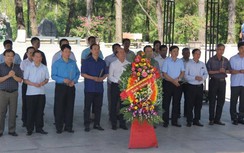 Lãnh đạo Bộ GTVT dâng hương tri ân các anh hùng liệt sỹ tại Quảng Trị