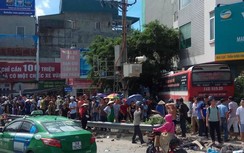 Xe khách mất lái đâm hàng loạt xe máy ở Quảng Ninh