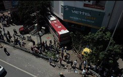 Cận cảnh hiện trường xe khách đâm hàng loạt xe máy ở Quảng Ninh