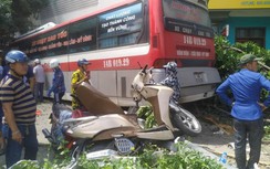 Vụ xe khách mất lái đâm hàng loạt xe máy: 2 nạn nhân tử vong