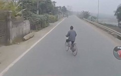 Video: Những vụ xe đạp "bắt nạt", dọa cho tài xế ô tô chết khiếp