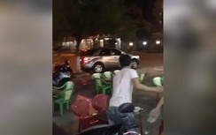 Video: Ô tô 7 chỗ "hóa điên" lùa người dân sợ chết khiếp tại Đà Nẵng