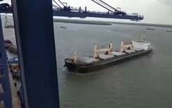 Video: Cận cảnh tàu thủy nặng hàng ngàn tấn đâm vào cảng Cái Mép