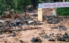 Mưa lớn gây sạt lở đường, chia cắt huyện biên giới Thanh Hóa