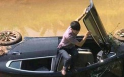“Xế hộp” lật dưới kênh ở Bắc Giang: Ngủ gật lái xe?