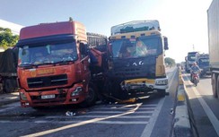 Nghệ An: Va chạm với xe tải, tài xế xe đầu kéo nhập viện cấp cứu