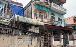Cột điện đổ gãy giữa thành phố Hòa Bình gần 1 tháng chưa được sửa chữa
