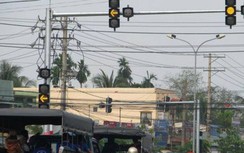 Hàng loạt đèn giao thông ở Hà Nội bị sự cố: CSGT nói gì?
