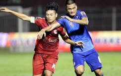 Trọng tài thổi penalty “ma”, TP.HCM bị đội “cầm đèn đỏ” quật ngã