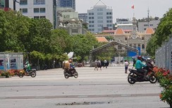 Xe máy “tiện đâu rẽ đó” trên phố đi bộ Nguyễn Huệ